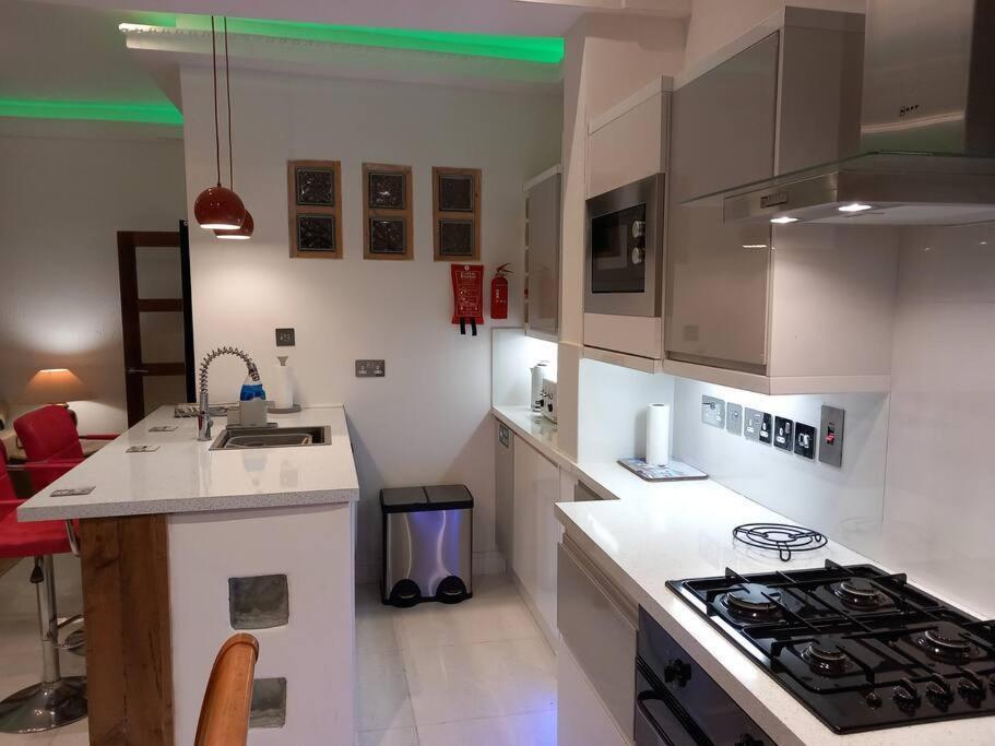 Luxury Holiday Home, Near Beach Саутенд-он-Си Экстерьер фото
