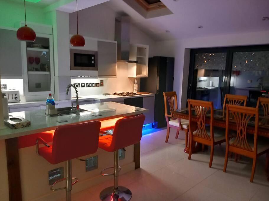 Luxury Holiday Home, Near Beach Саутенд-он-Си Экстерьер фото