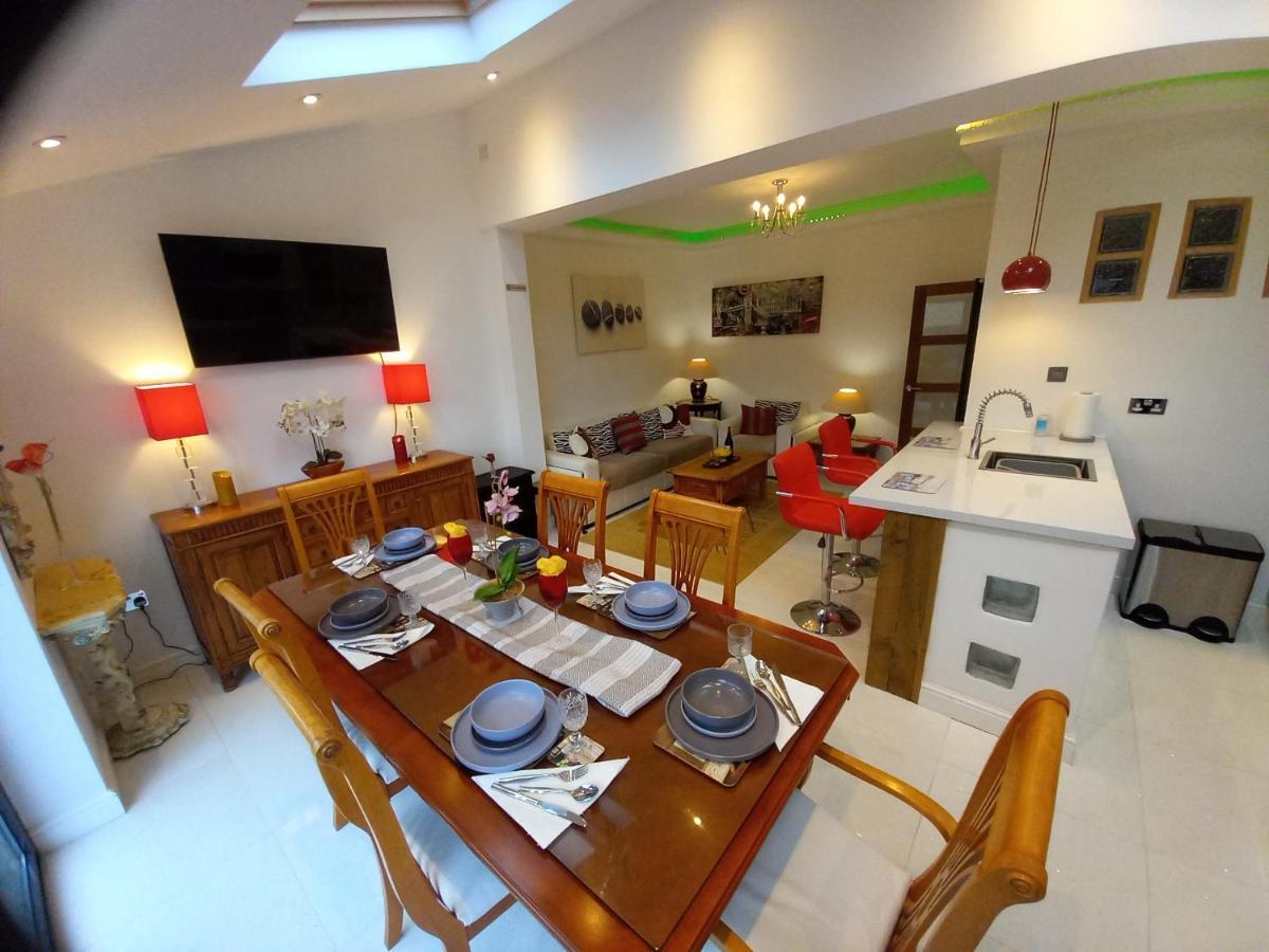 Luxury Holiday Home, Near Beach Саутенд-он-Си Экстерьер фото