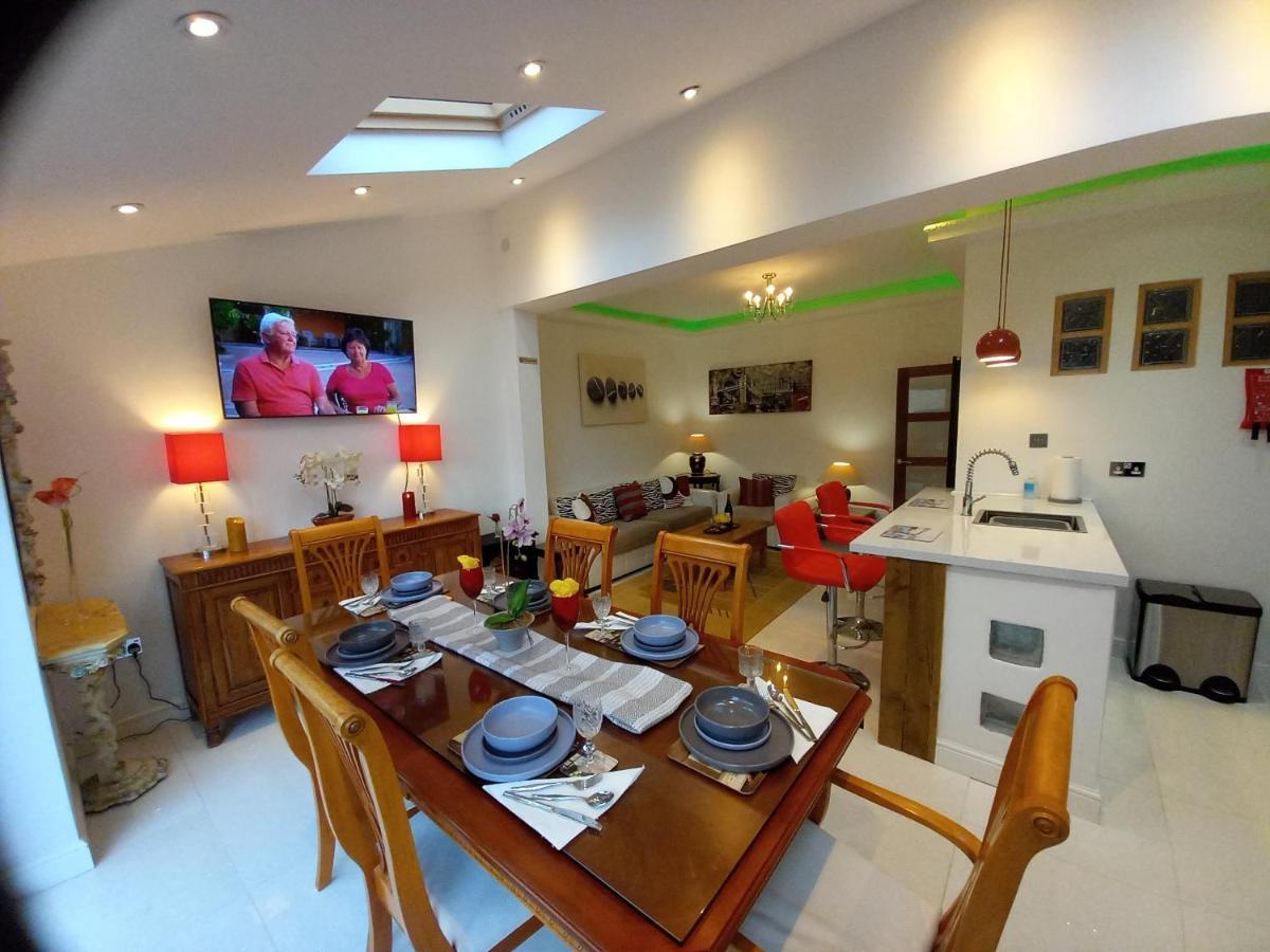 Luxury Holiday Home, Near Beach Саутенд-он-Си Экстерьер фото