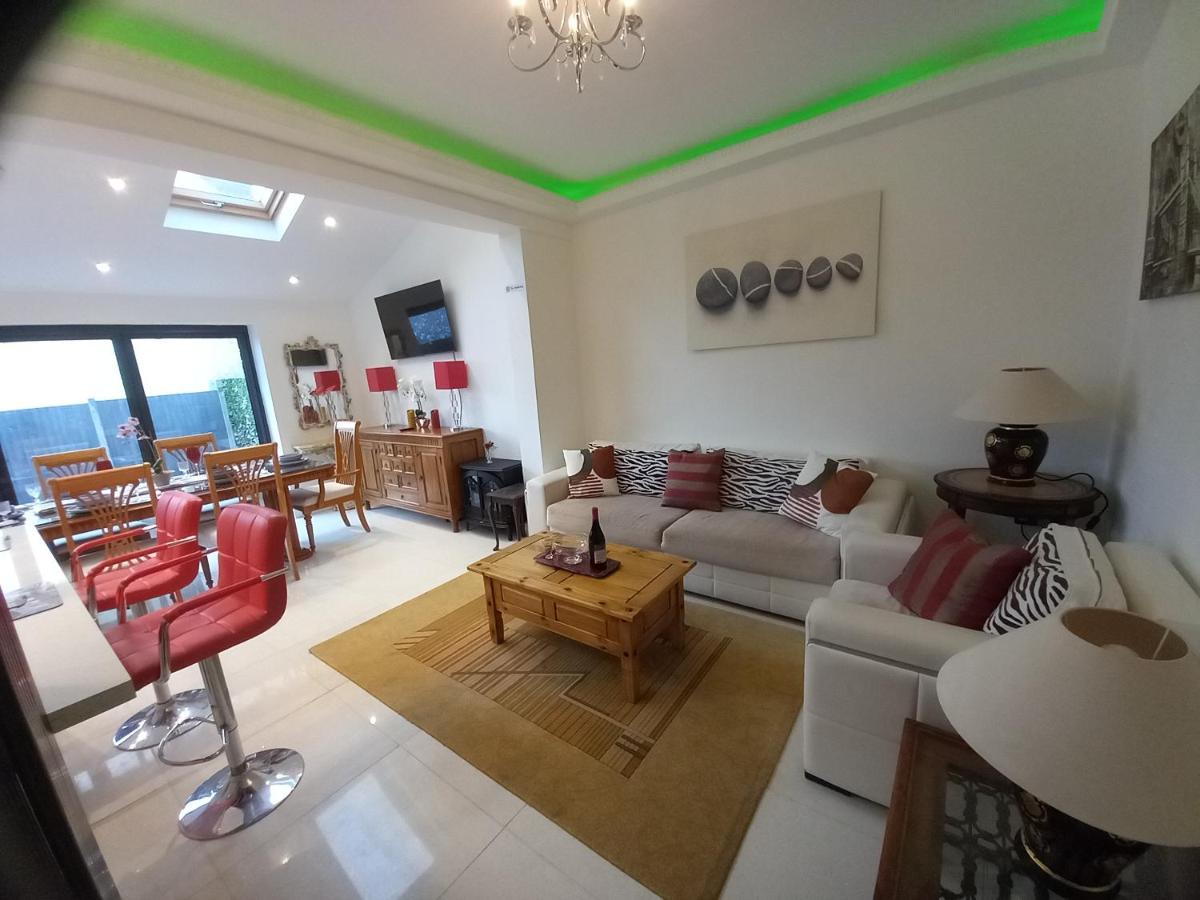 Luxury Holiday Home, Near Beach Саутенд-он-Си Экстерьер фото